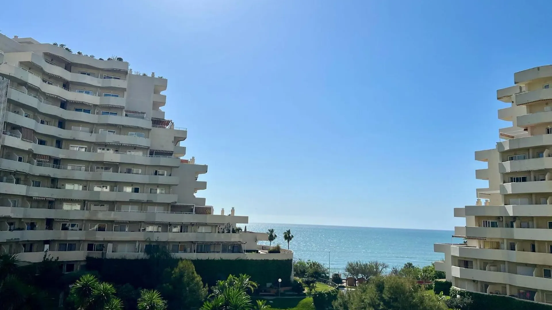 Benalbeach Apartment With Sea & Garden View Benalmádena