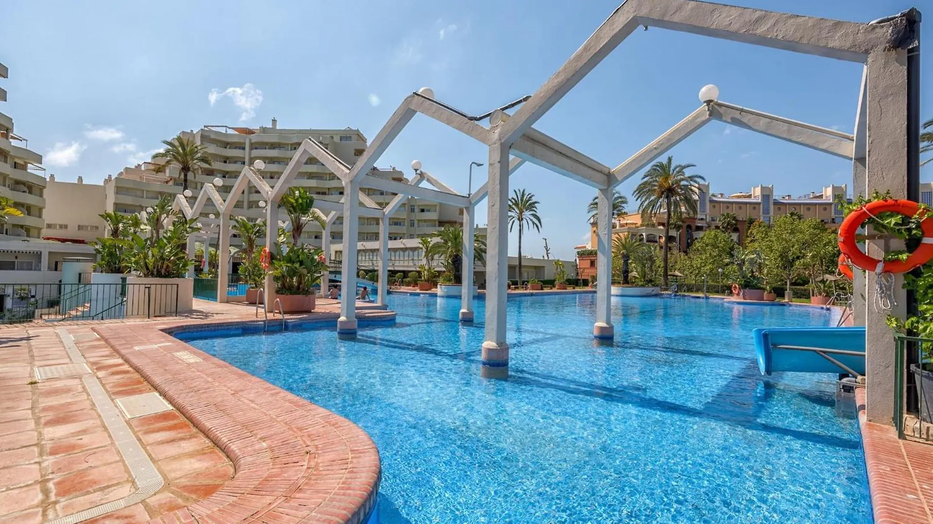 Benalbeach Apartment With Sea & Garden View Benalmádena