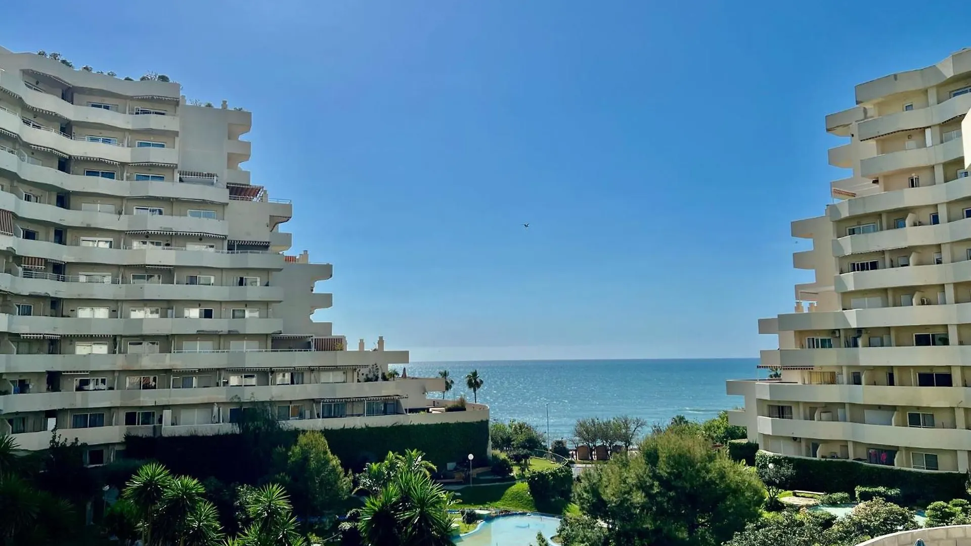 Benalbeach Apartment With Sea & Garden View Benalmádena