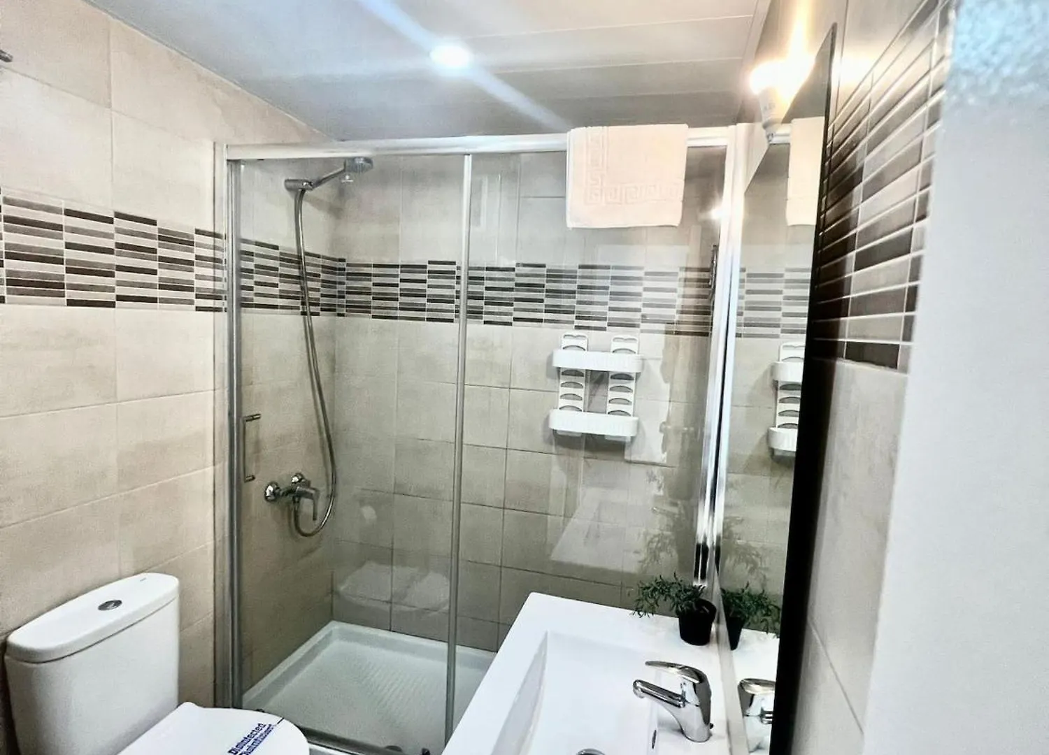 Benalbeach Apartment With Sea & Garden View Benalmadena